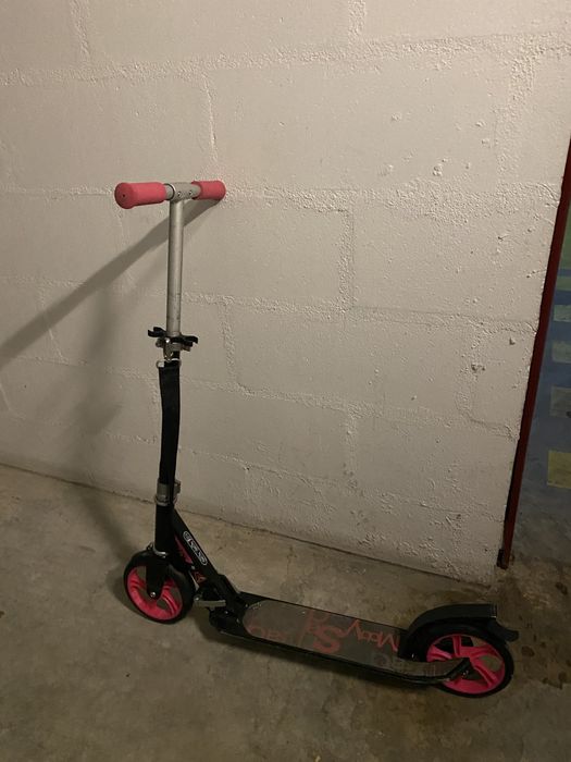 Trotinete olexo T7X preto e rosa bem estimada