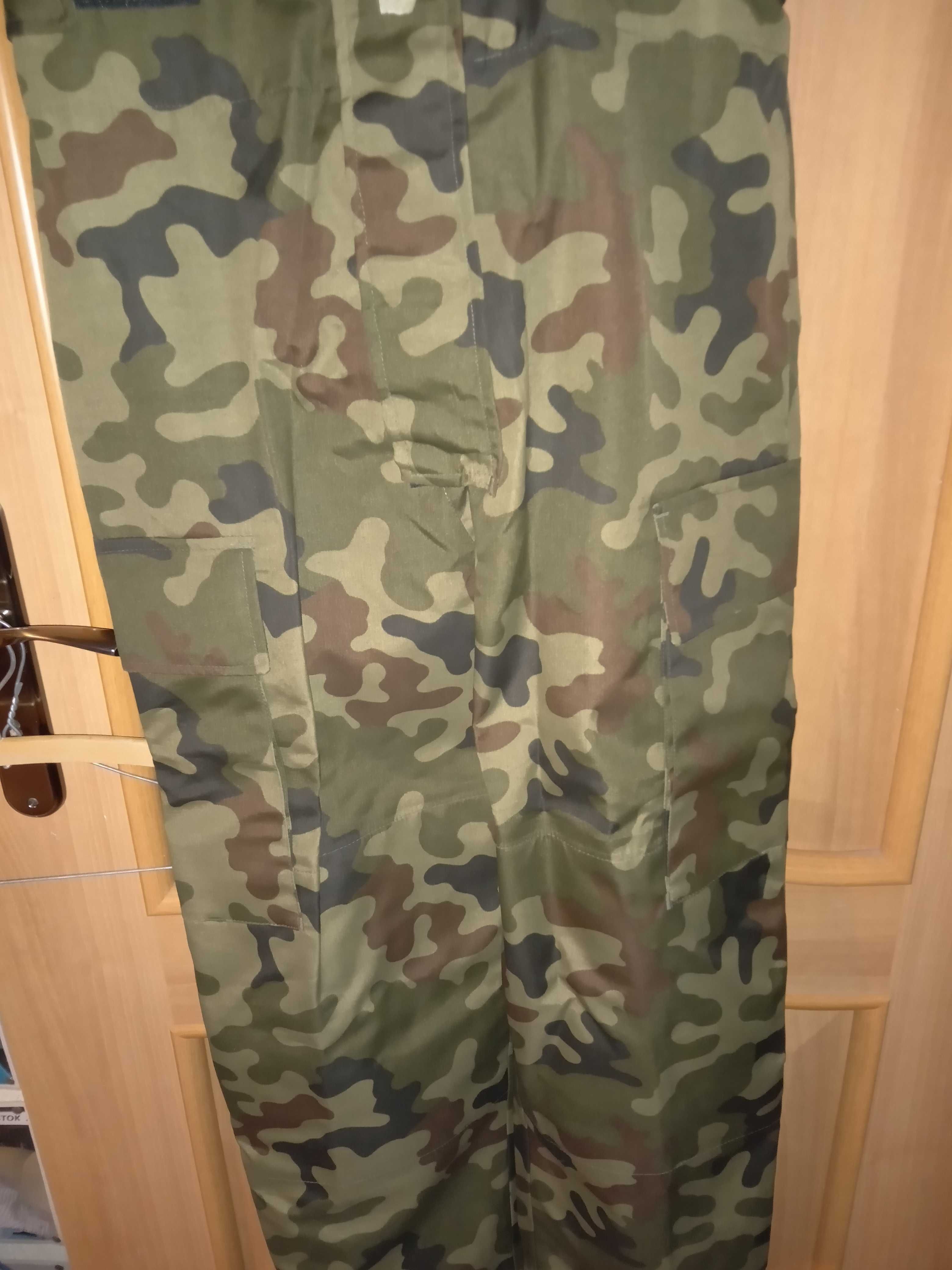 7 Spodnie moro (gore tex) z szelkami (SG) NOWE