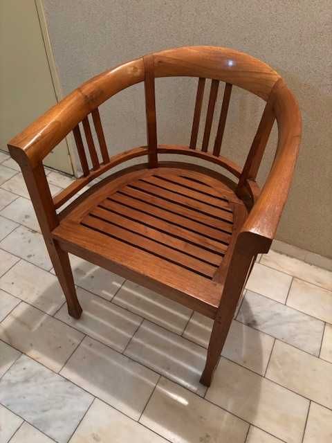 Cadeira madeira exótica