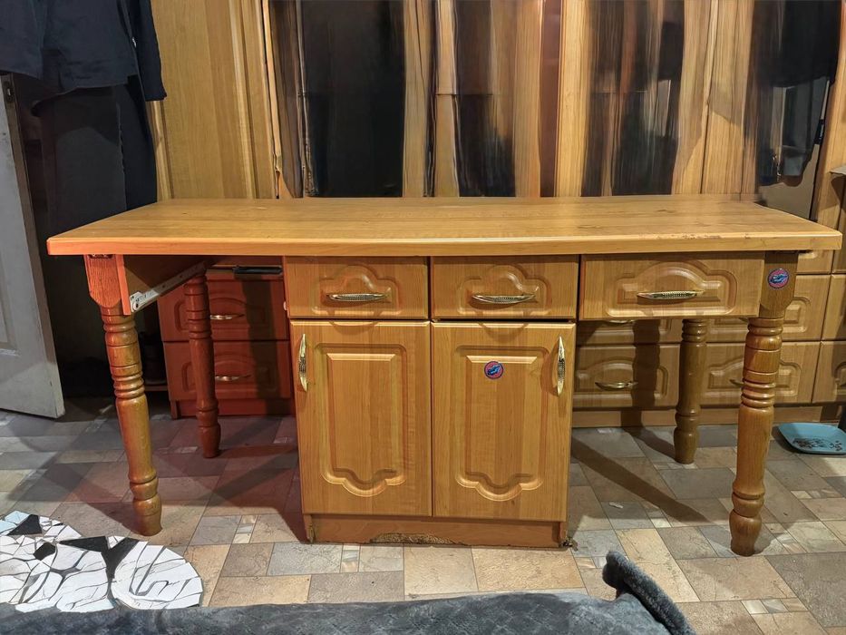 Стіл  дерев'яний