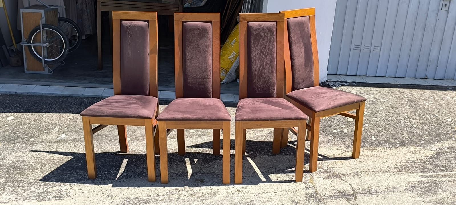 Mesa extensível com 4 cadeiras