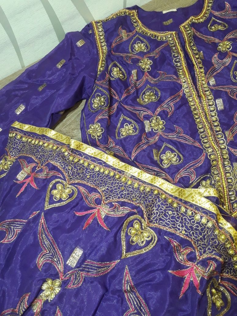 Восточный костюм фиолетовый / индийский / золотая вышивка