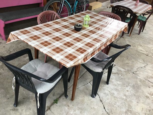 Dwa stoły i 8 krzeseł