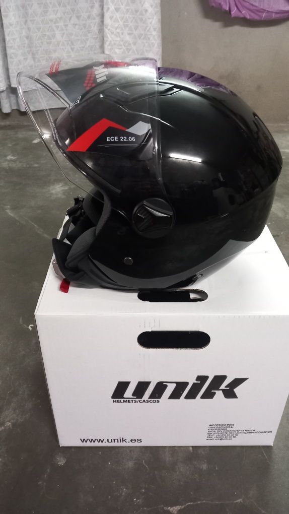 Capacete UNIK preto brilhante S