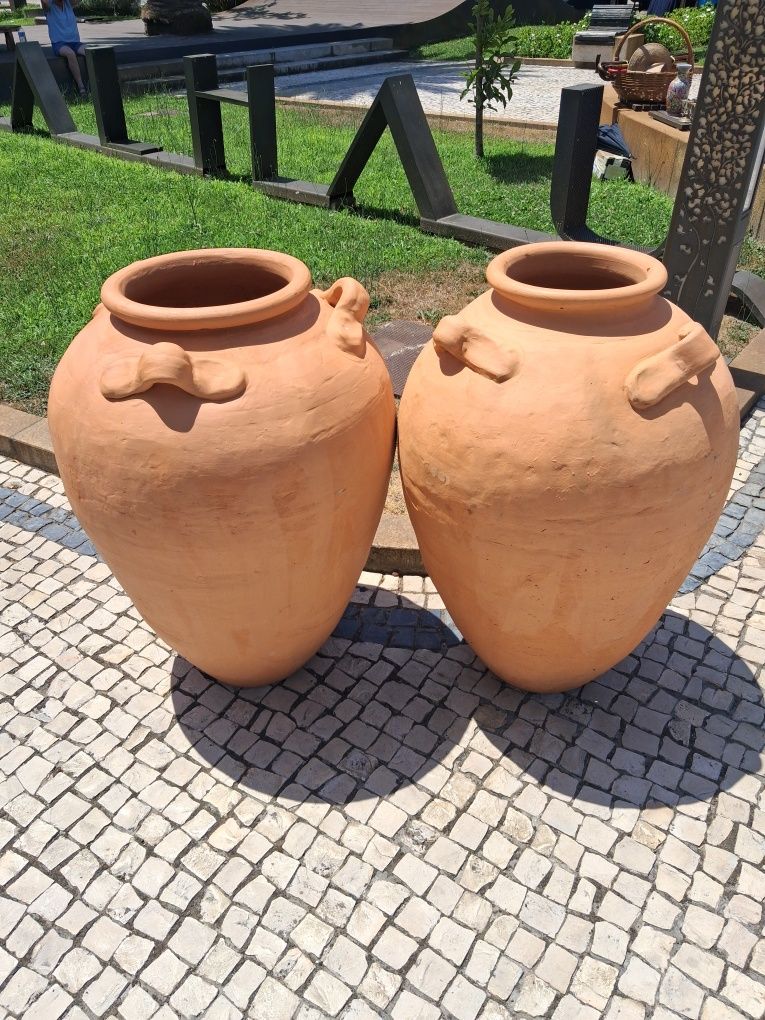 Par de talhas em barro