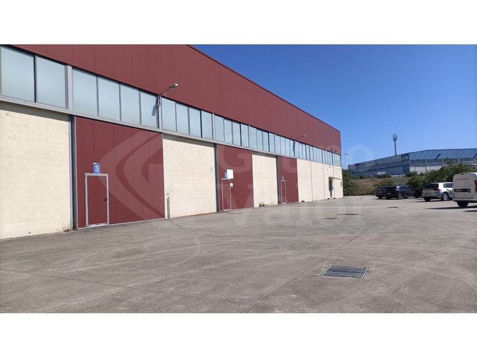 Sintra/RAL - Armazém junto à A16 com 3550 m2 em lote de 11 844 m2
