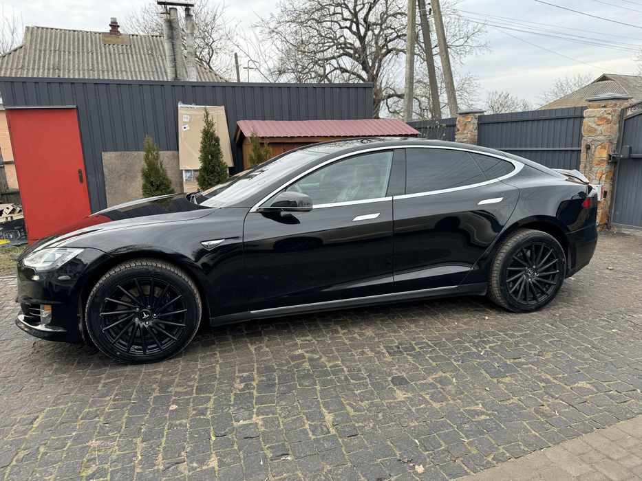 Продам tesla model s