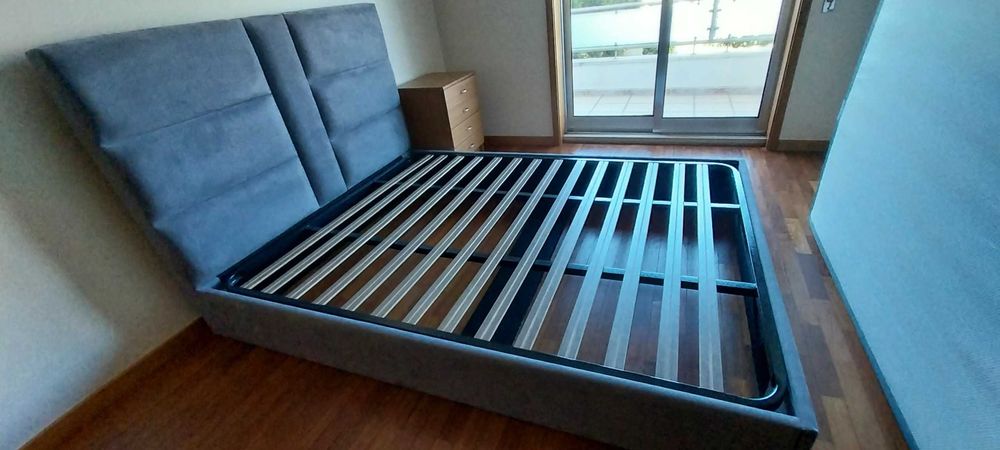 Cama casal, cabeceira, estrado e colchão EMMA como novos, com garantia