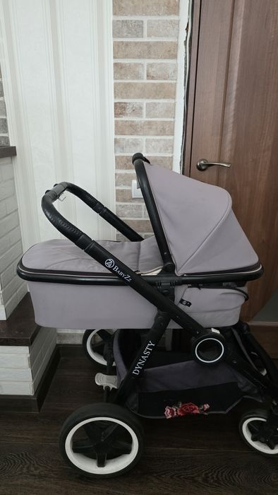 Дитяча коляска в гарному стані