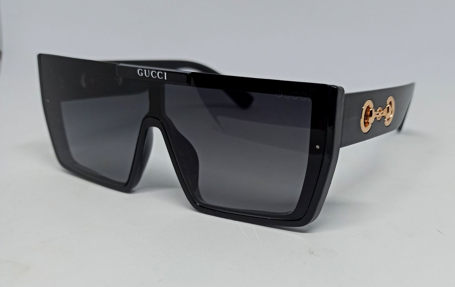 Gucci очки маска женские черные градиент с золотым лого на дужках