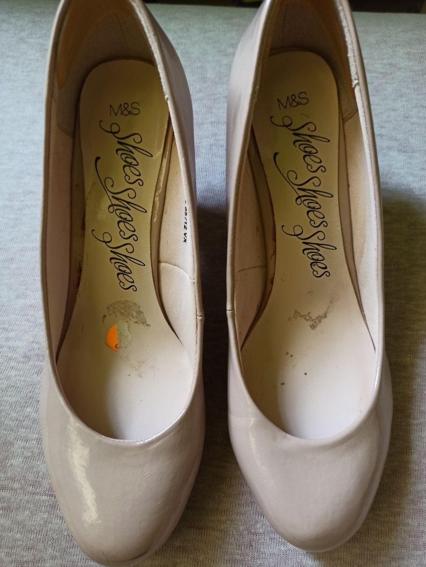Buty szpilki beżowe