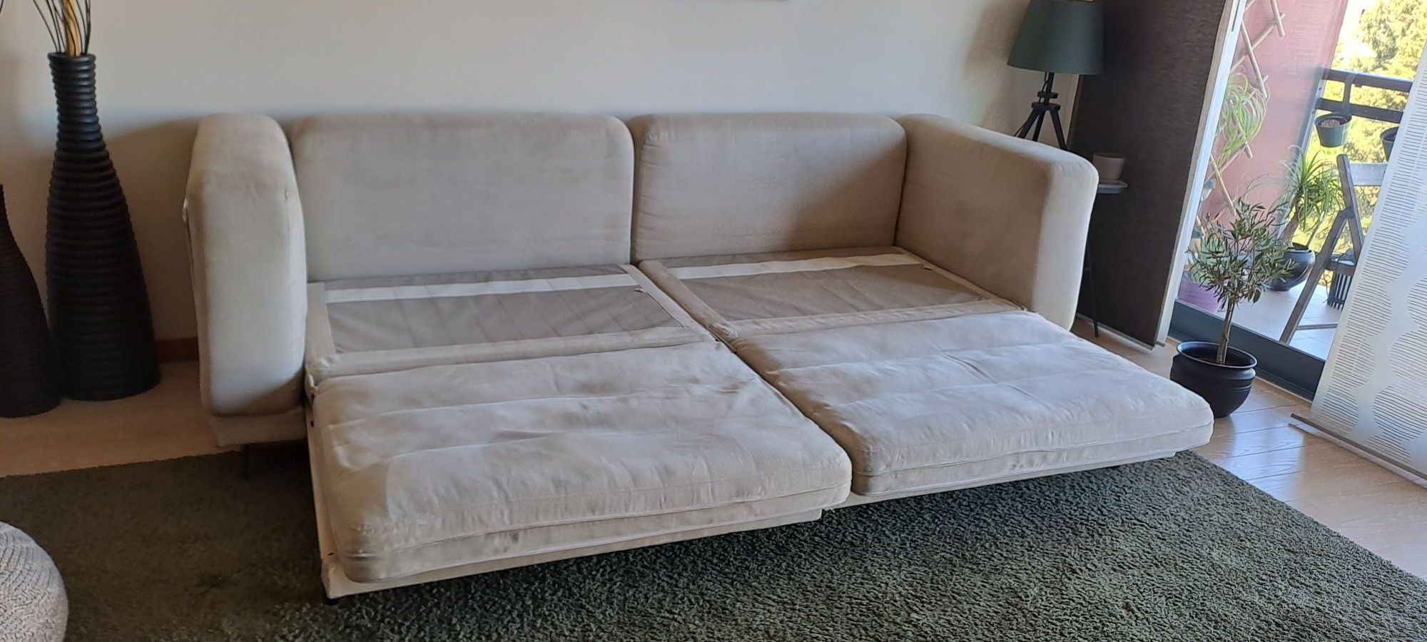 Sofá Cama TYLÖSAND Ikea 3 Lugares, com arrumação e almofadas. Estimado