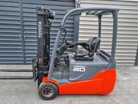 Wózek widłowy Toyota elektryczny