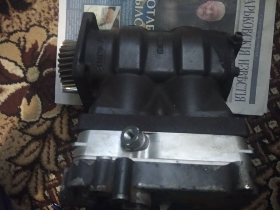 Продам компрессор двухцилиндровый WABCO 412704009