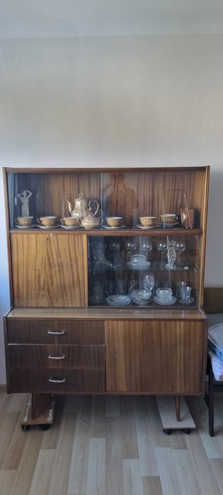 Kredens pokojowy PRL