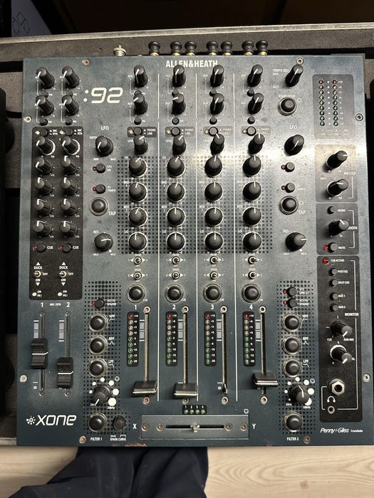 Kit dj com mala - CDJ850 e xone 92