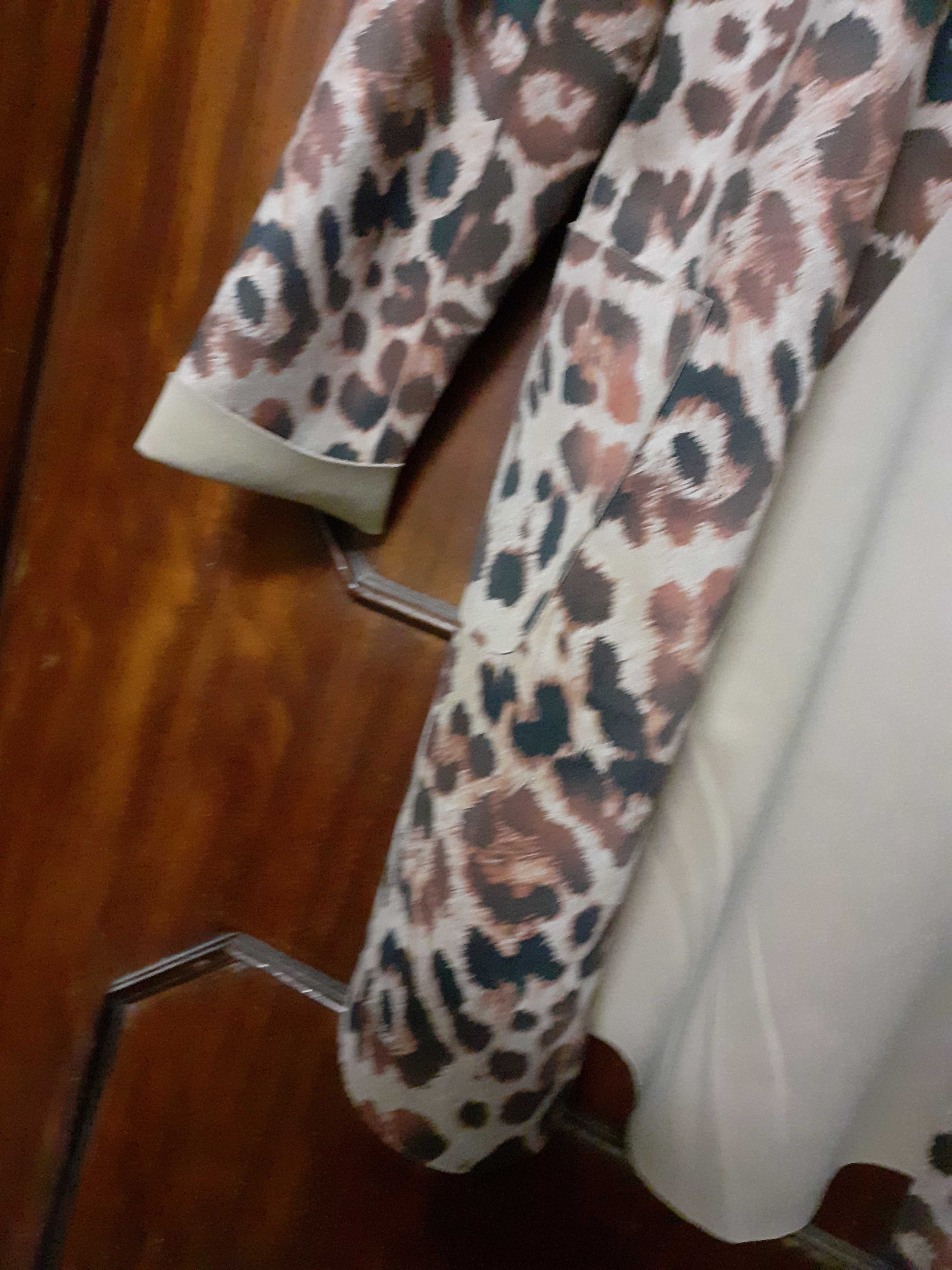 Casaco tigresse (não tem etiqueta de tamanho mas veste M)