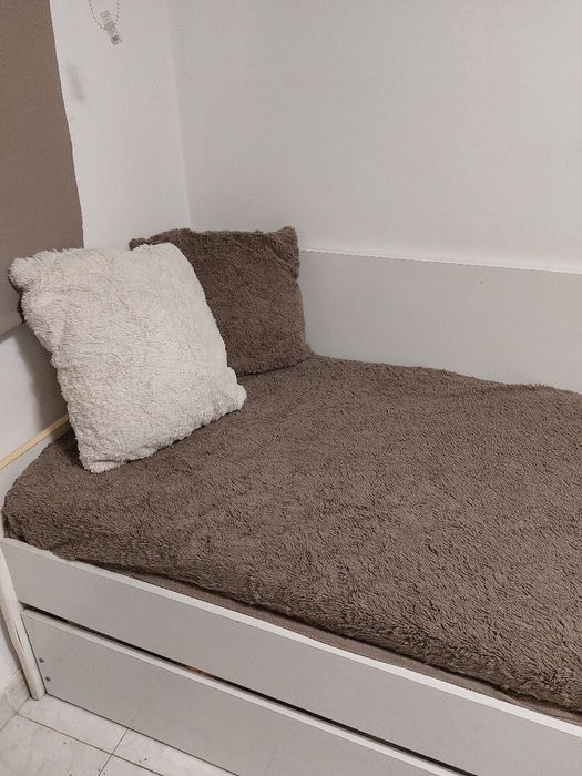 Cama dupla de solteiro, até domingo vendo por 80€
