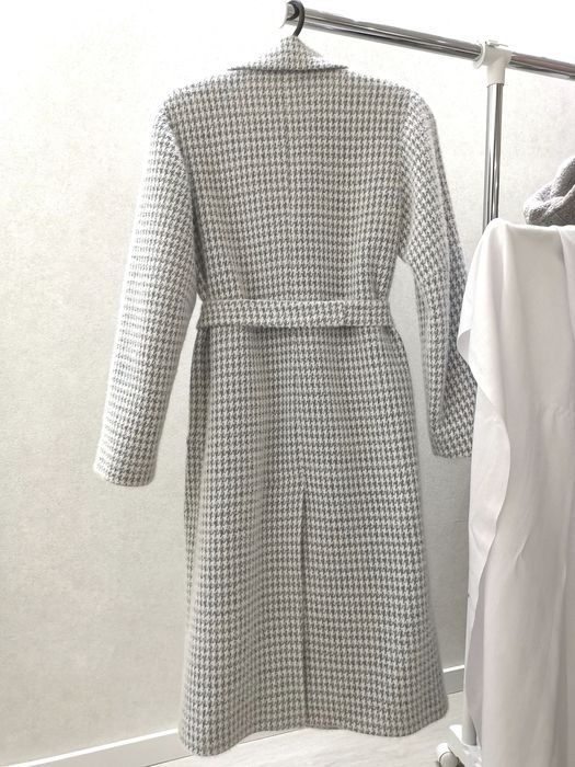 Пальто гусяча лапка світло-сіре