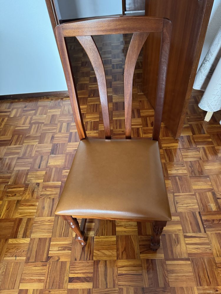 Mesa de sala extensivel com 6 cadeiras