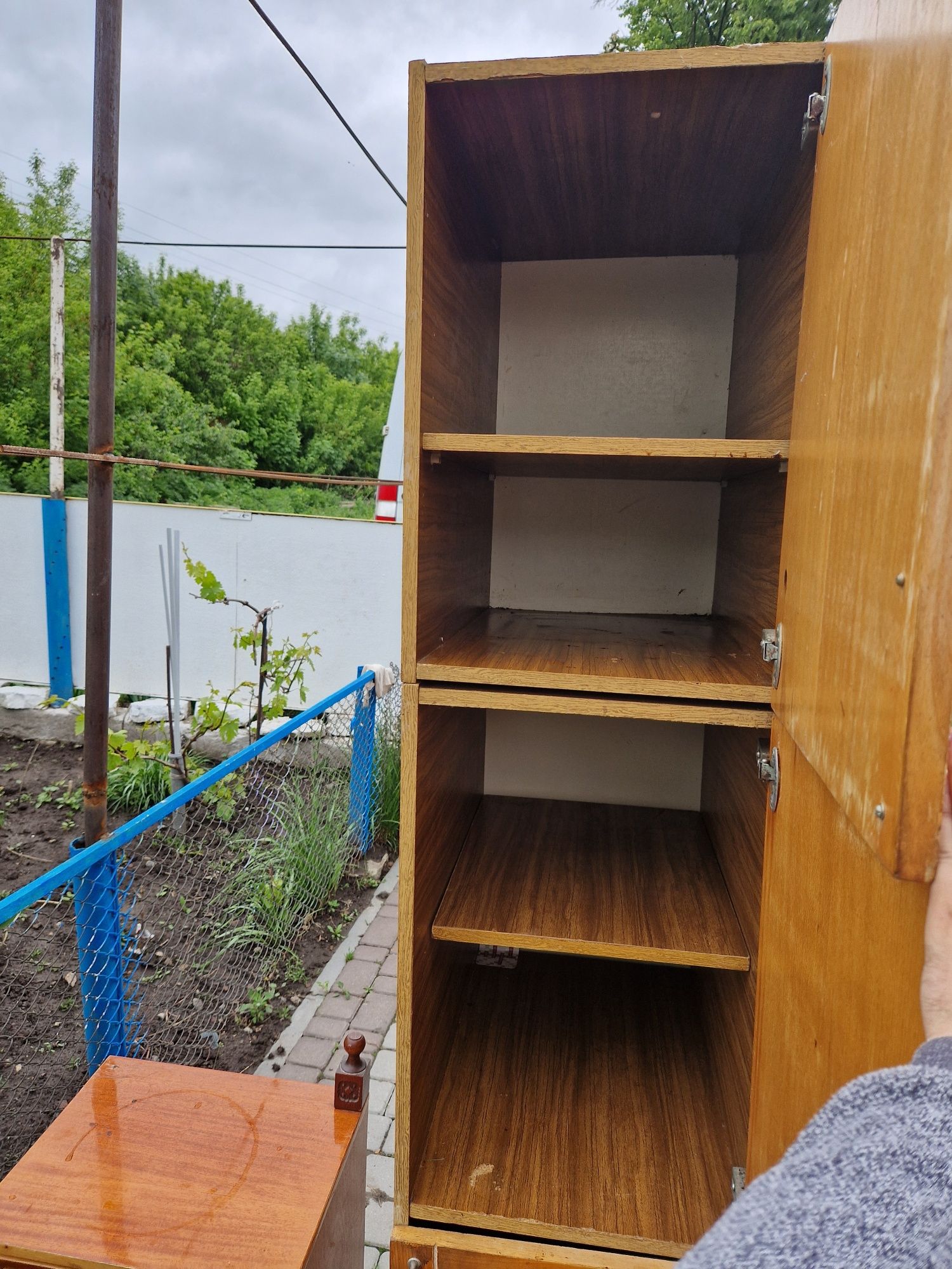 Тумбочки і шкафчик ( Недорого)