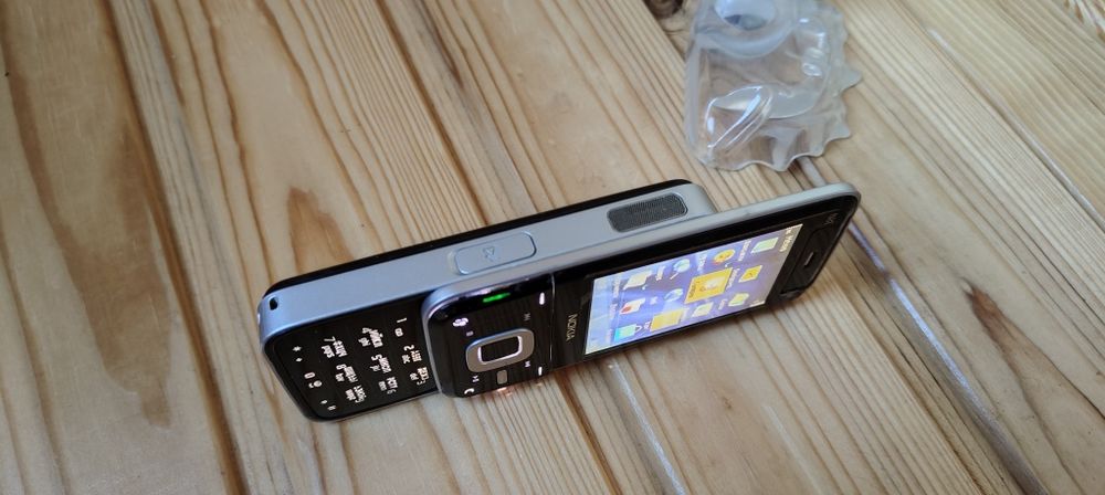 Nokia N81           .