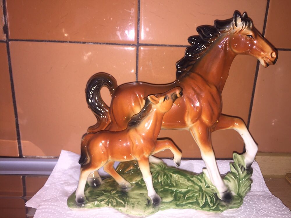 Figurka porcelanowe konie
