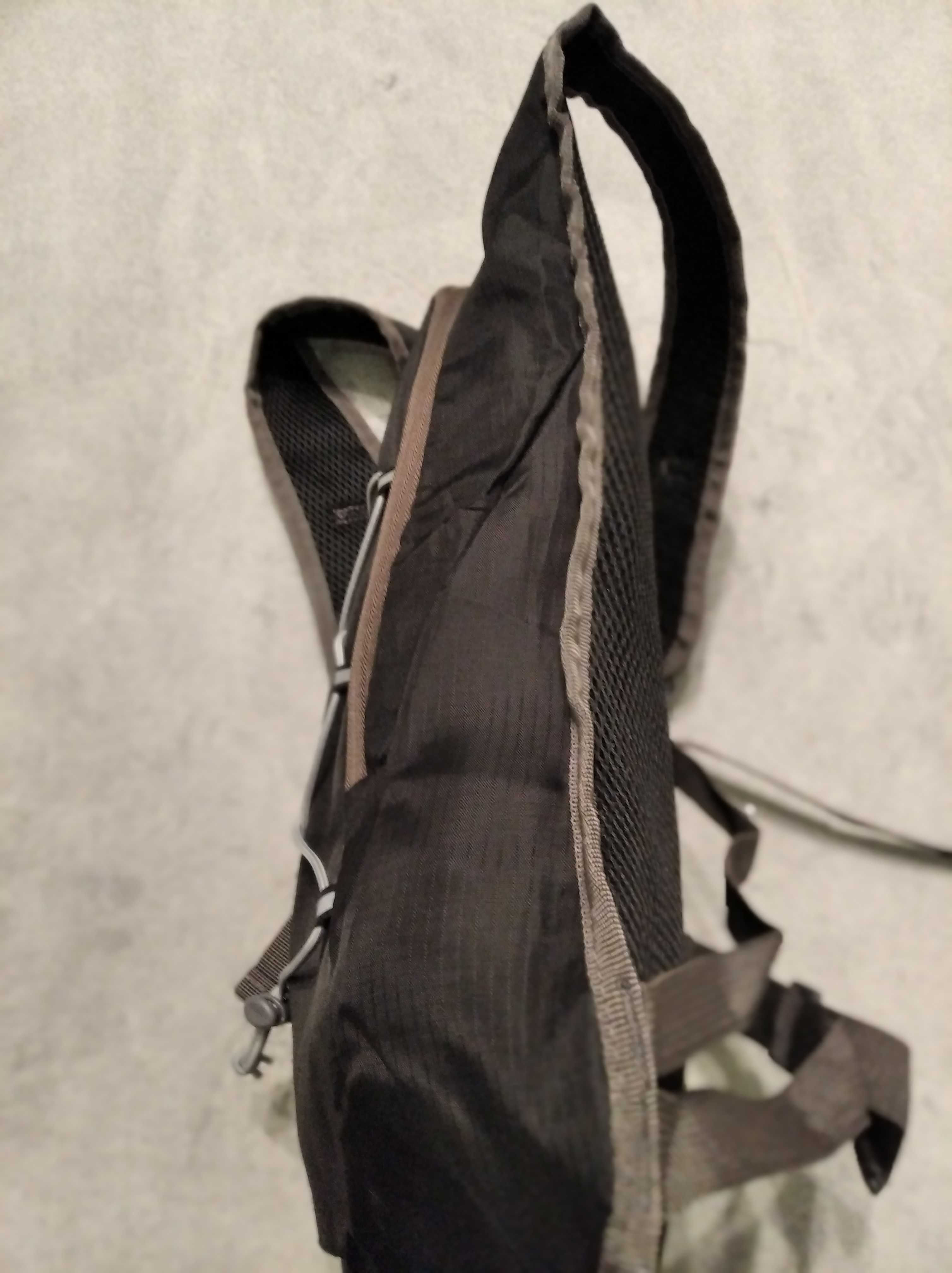 Plecak rowerowy biegowy trekkingowy z bukłakiem 2 l