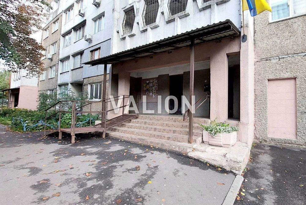 Продаж 2к квартири вул Лятошинського 18 Голосіївський р-н правий берег