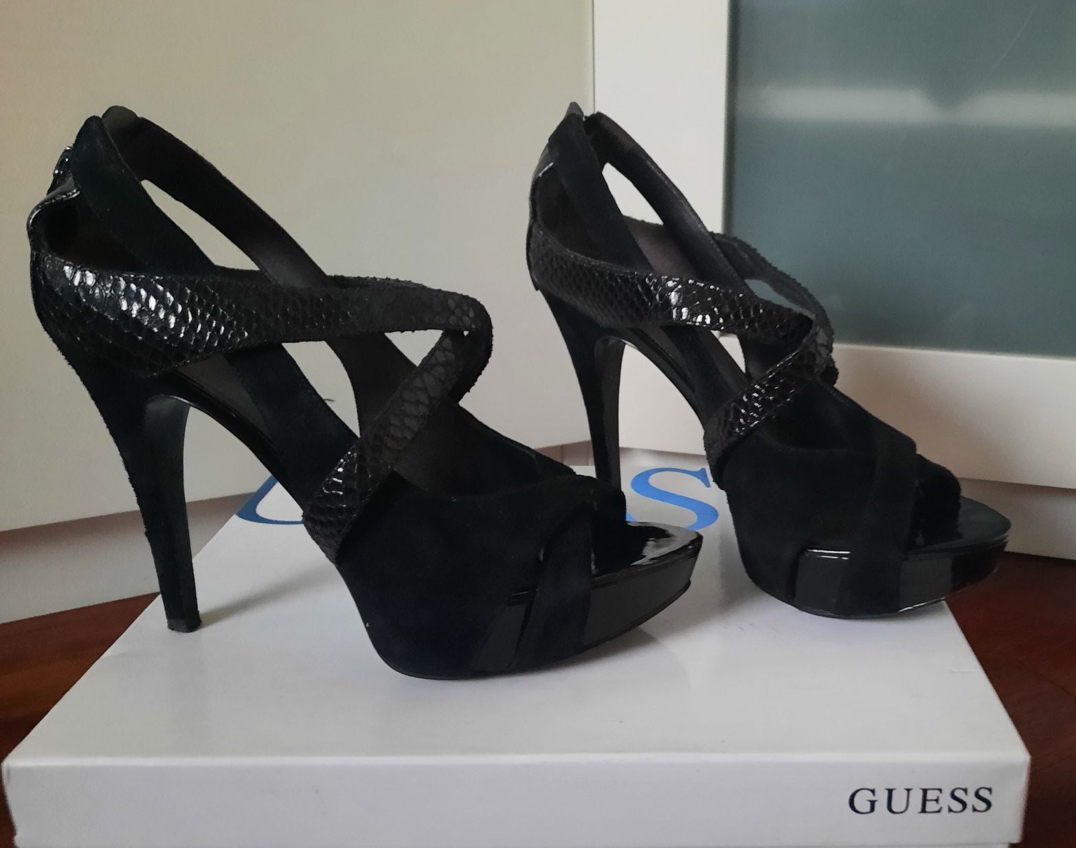 Koturny Guess buty damskie sandały