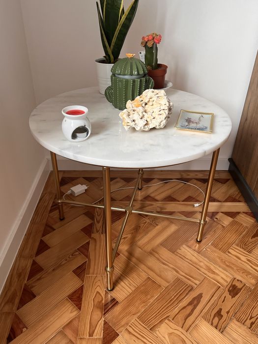 Mesa com tampo de pedra