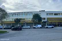 Prédio Integrado: 4 Armazéns, Anexos E Garagem Z. Industrial Ramalde