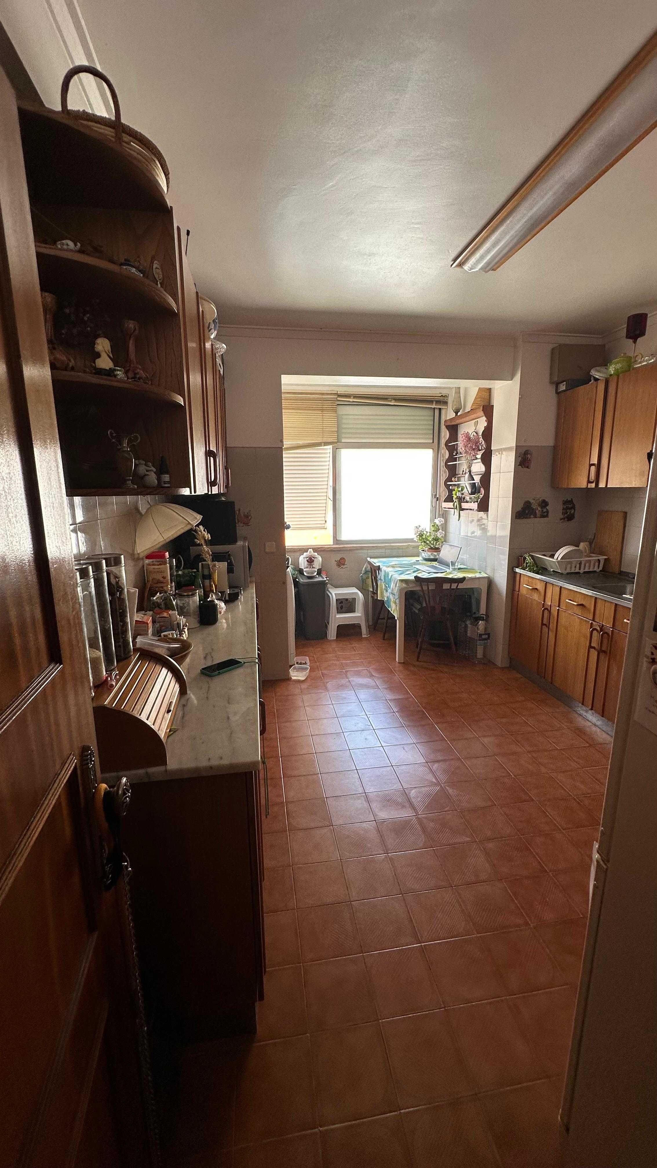 Quarto para arrendar apenas mulher