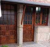 2 portas + 1 janela em madeira