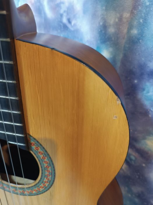 Продам классическую гитару Yamaha c40m