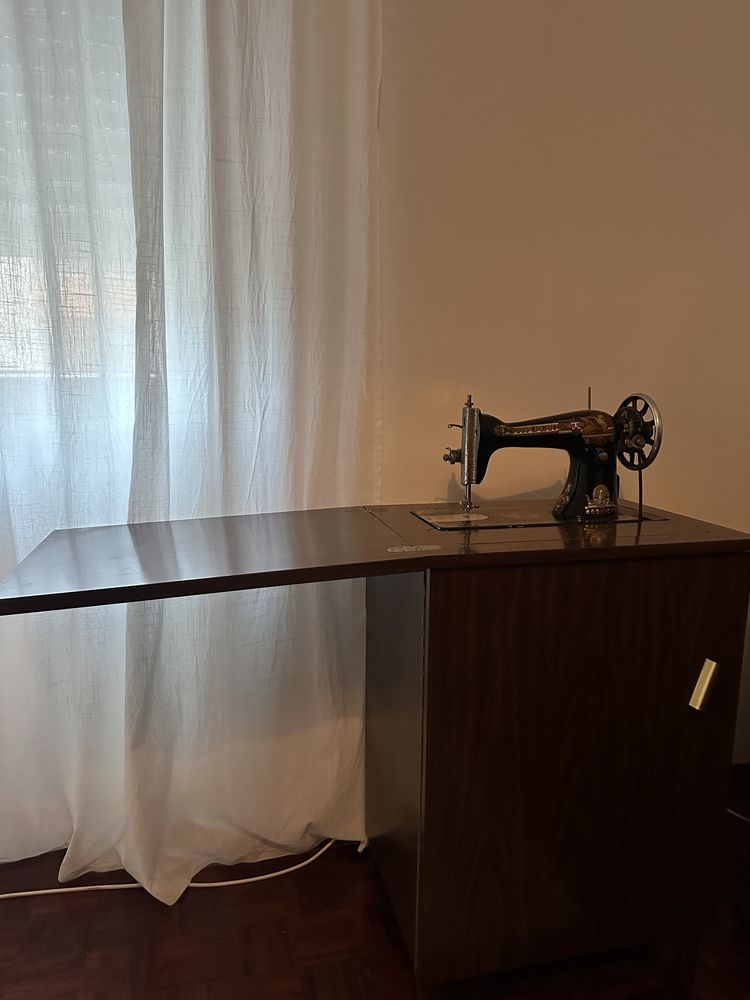 Maquina de costura singer