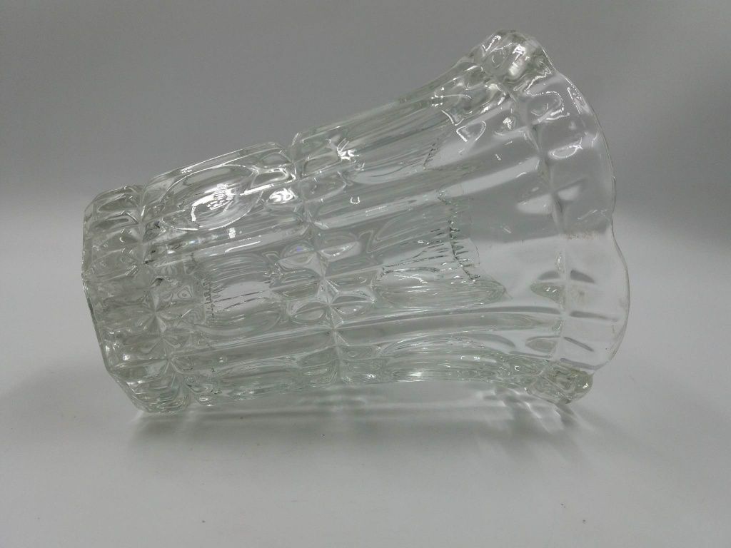 Ciekawy optyczny szklany wazon