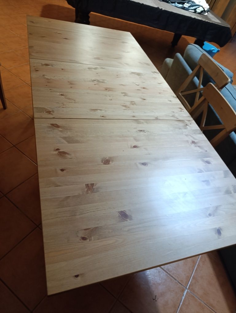 Mesa extensível e 6 cadeiras