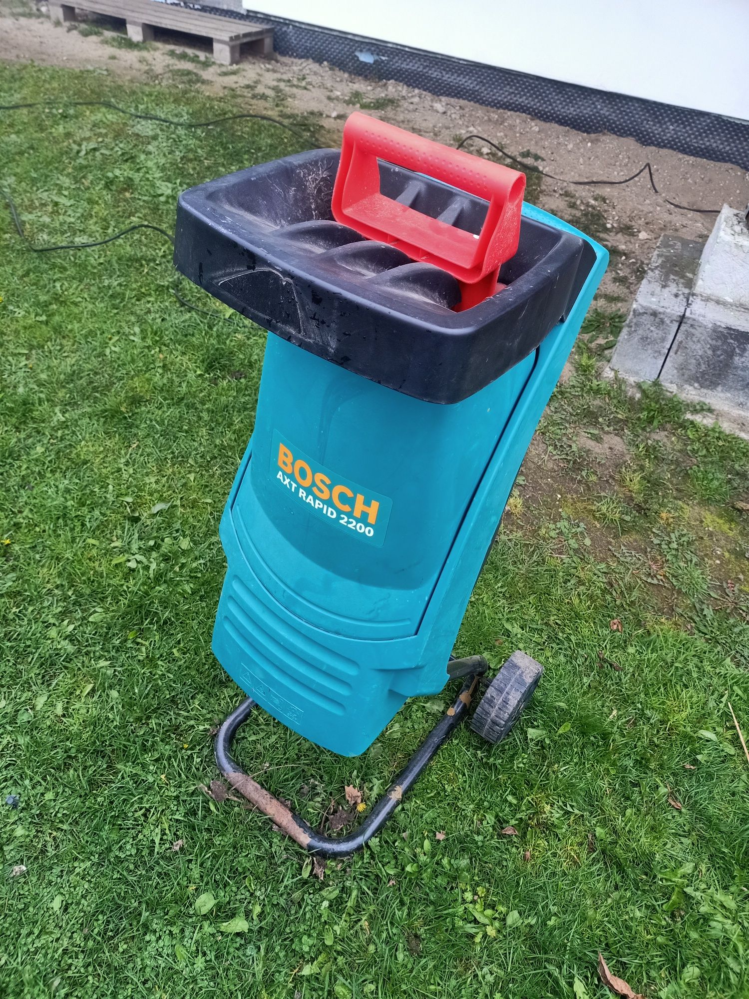 Rozdrabniacz do gałęzi Bosch  2200 watt