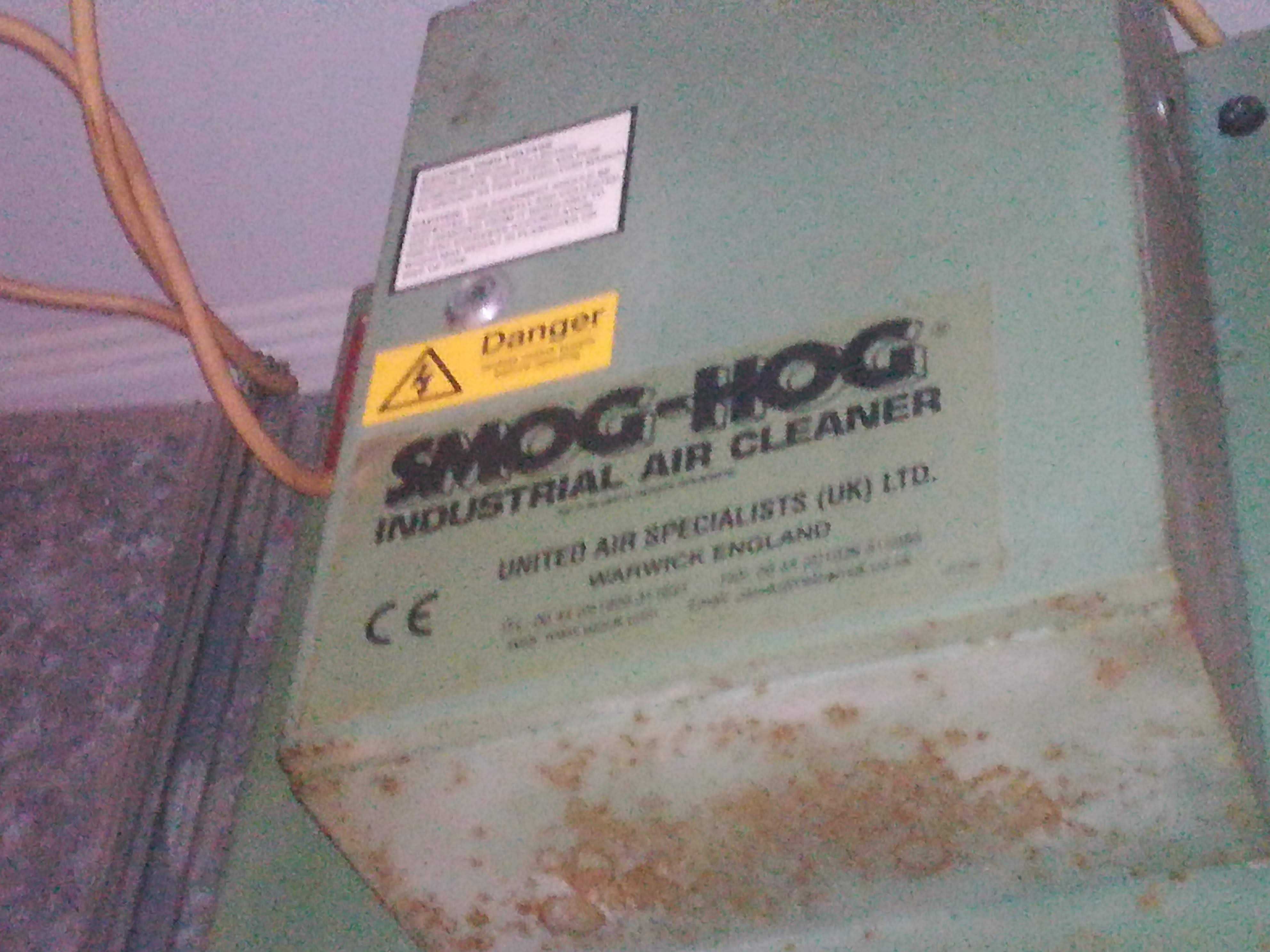 Chaminé de grelhador com eliminação electrostática de fumo e cheiros.