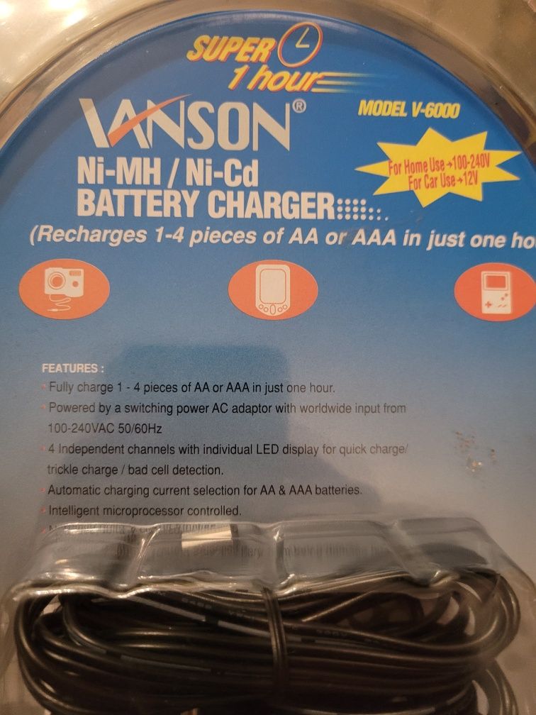 Ładowarka do akumulatorków AAA i AA 240V i do auta