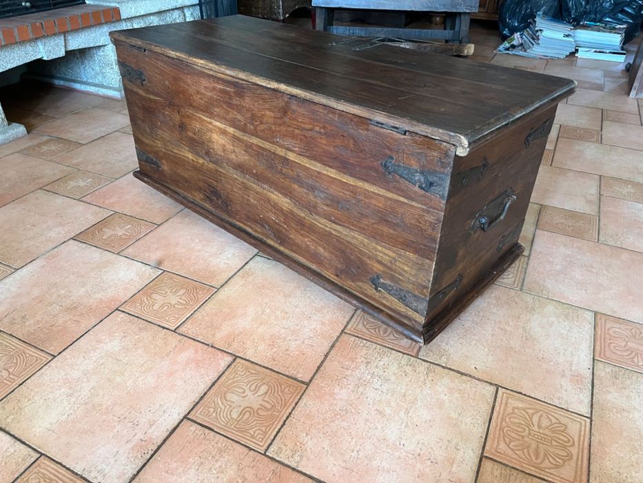 Arca de madeira antiga