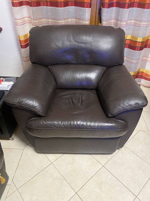 Sofa individual e sofa de 2 lugares em pele. Urgente