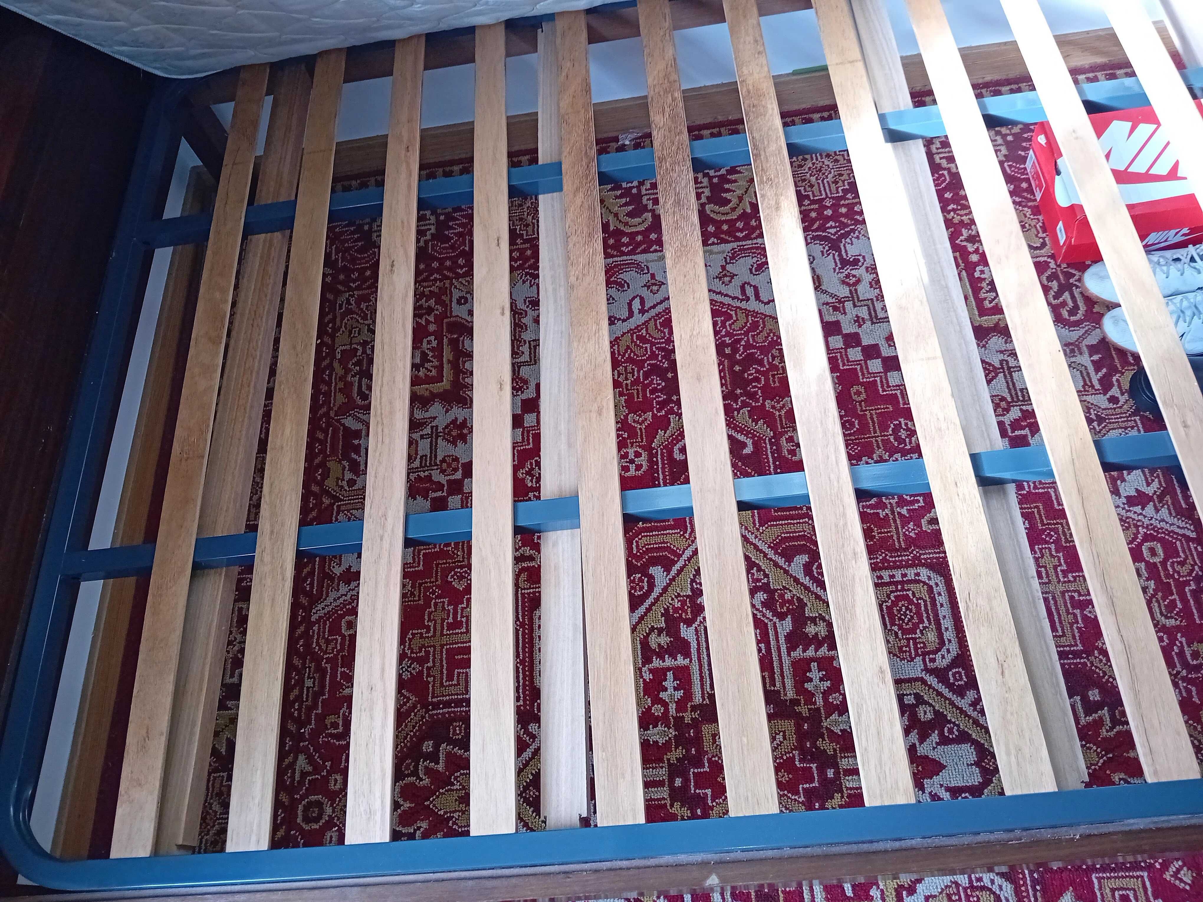 Cama com colchão