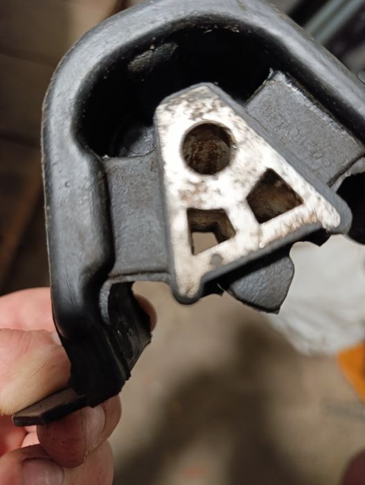 Подушка двигуна ланос