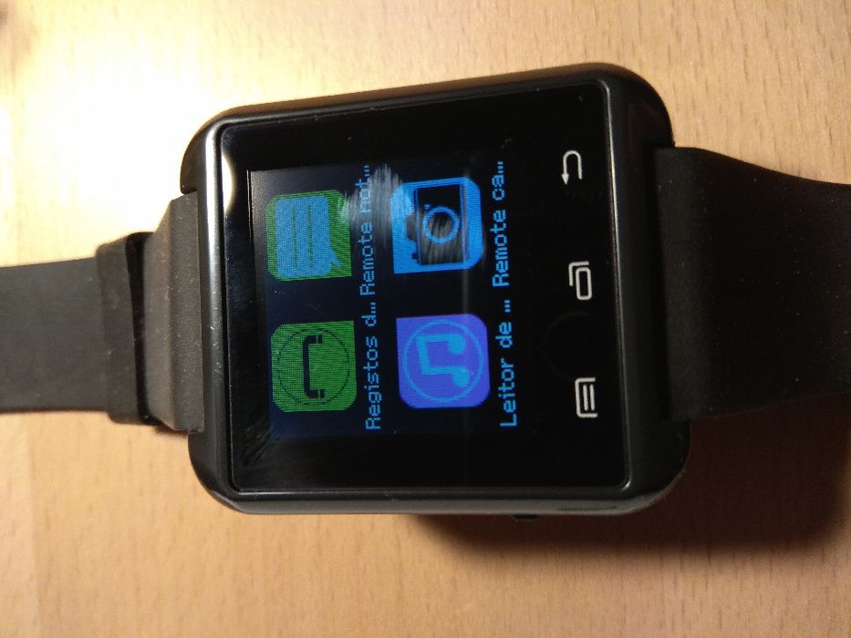 Smartwatch preto com bluetooth, alta voz