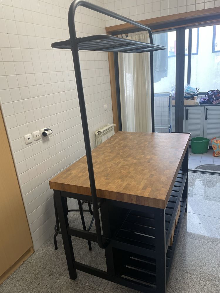 Ilha de cozinha c/oferta de bancos
