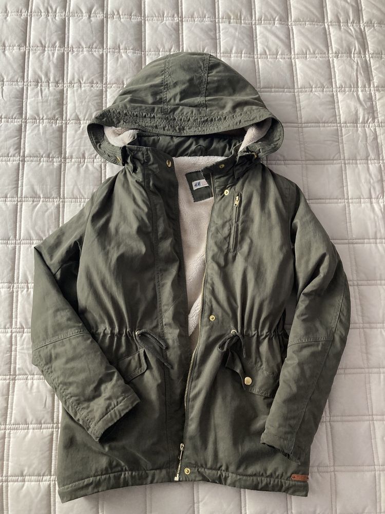 Zielona khaki parka kurtka płaszcz z kapturem i futerkiem w środku H&M