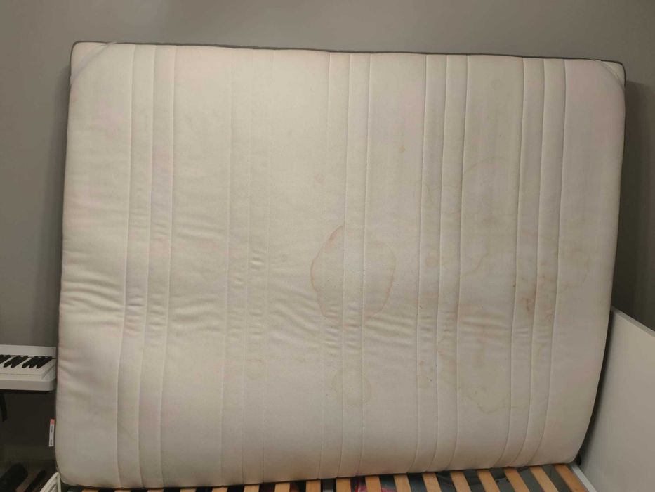 Używane łóżko podwójne z materacem z Ikei 180-200 sm