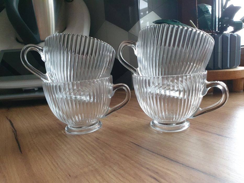 4 nowe filiżanki ryflowane